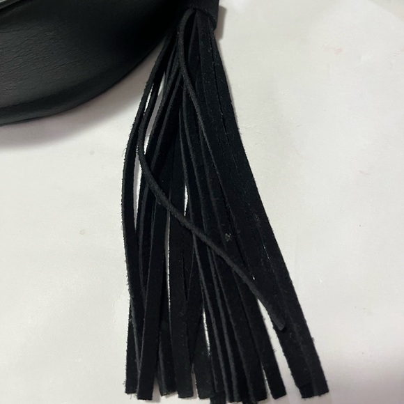⭐️ 3/$25 ⭐️ Black Round Whipstitch Crossbody - Picture 8 of 13